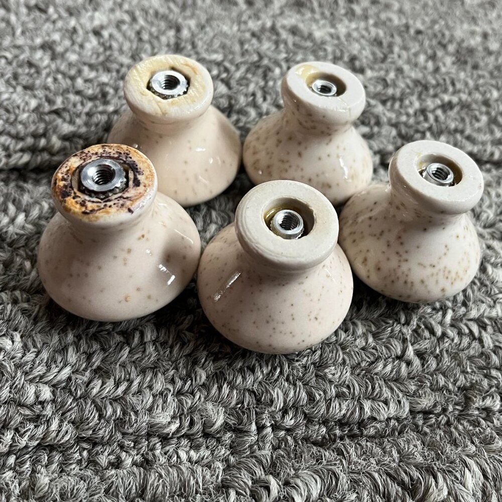 Vintage Set of 5 Ceramics Oatmeal Porcelain Mushroom Cabinet/ Drawer Knob Pull - Picture 3 of 7